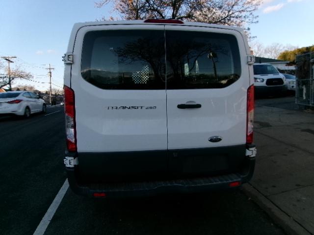 Ford Transit 250 Van Low Roof 60/40 Pass.130-in. WB 2016
