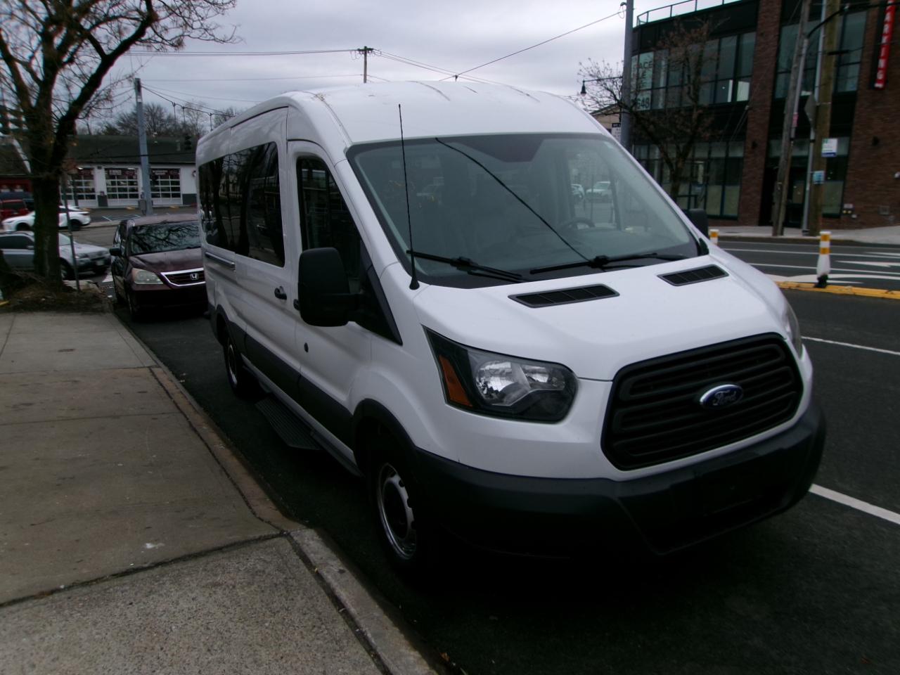 2015 Ford Transit 350 Wagon Med. Roof XL w/Sliding Pass. 148-in. WB