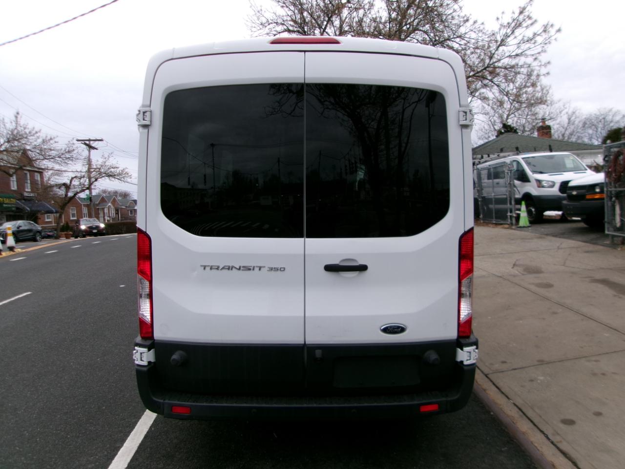 Ford Transit 350 Wagon Med. Roof XL w/Sliding Pass. 148-in. WB 2015