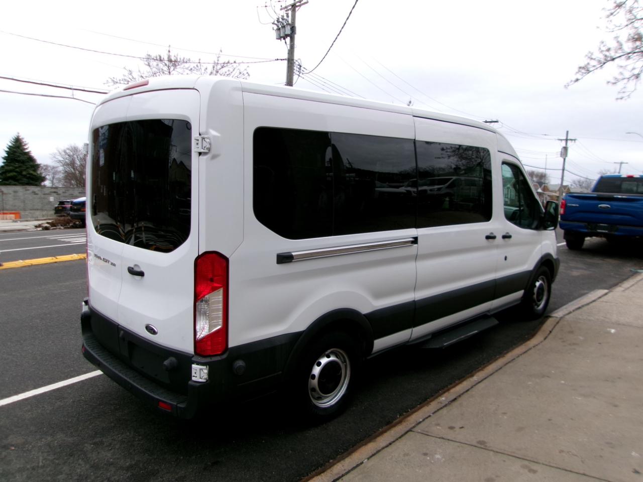 Ford Transit 350 Wagon Med. Roof XL w/Sliding Pass. 148-in. WB 2015