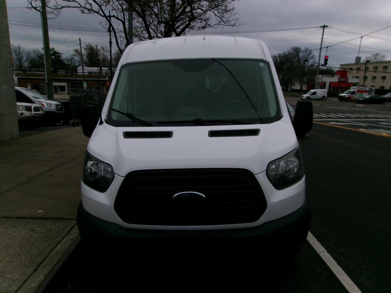 Ford Transit 350 Wagon Med. Roof XL w/Sliding Pass. 148-in. WB 2015