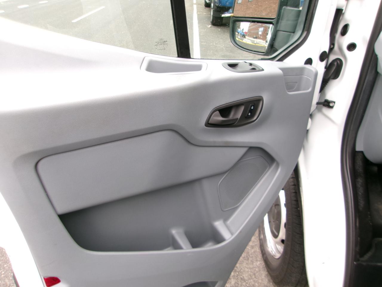 Ford Transit 350 Wagon Med. Roof XL w/Sliding Pass. 148-in. WB 2015