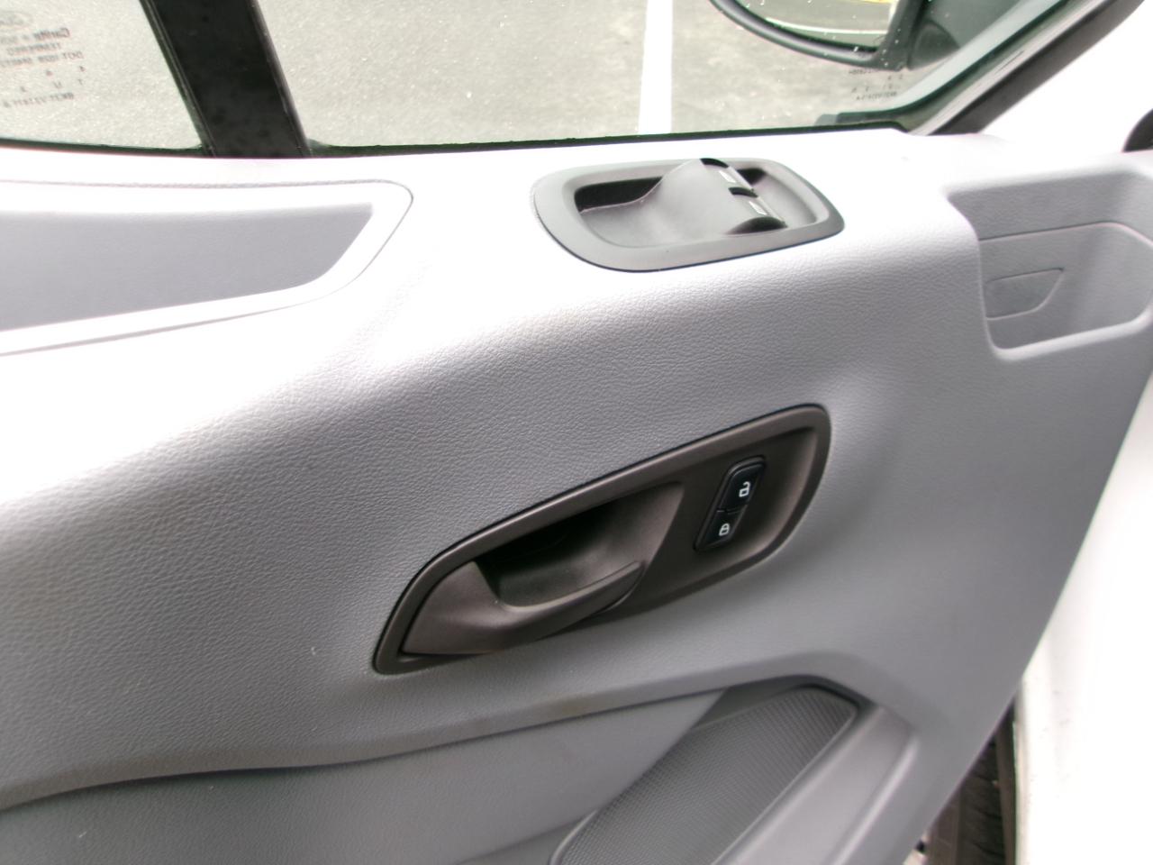 Ford Transit 350 Wagon Med. Roof XL w/Sliding Pass. 148-in. WB 2015