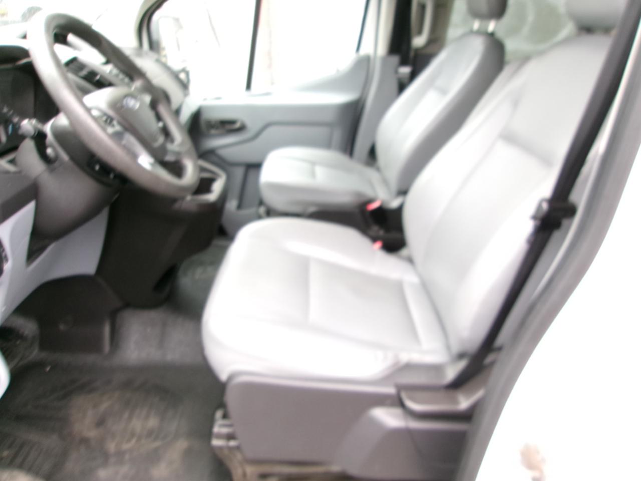 Ford Transit 350 Wagon Med. Roof XL w/Sliding Pass. 148-in. WB 2015