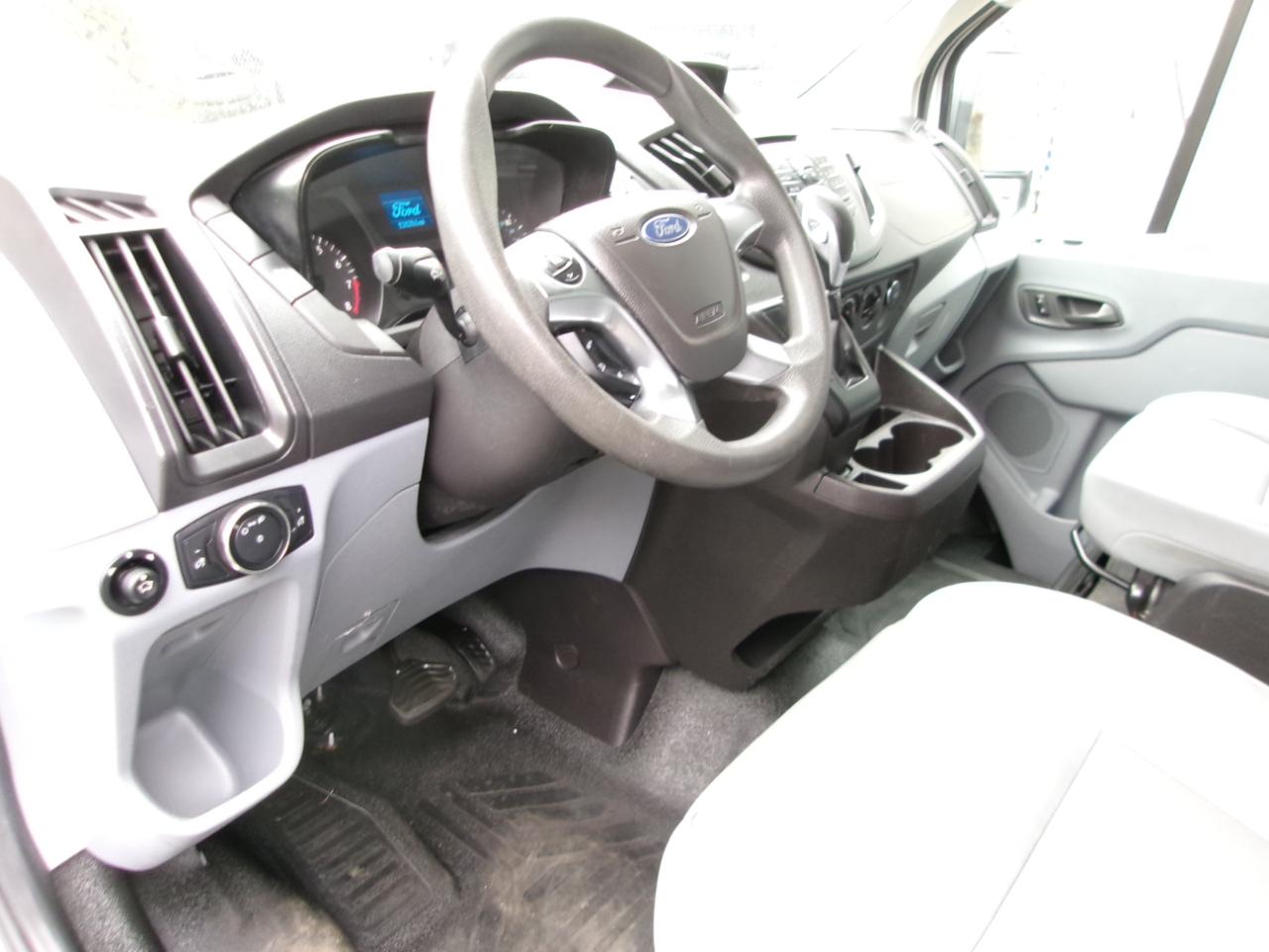 Ford Transit 350 Wagon Med. Roof XL w/Sliding Pass. 148-in. WB 2015