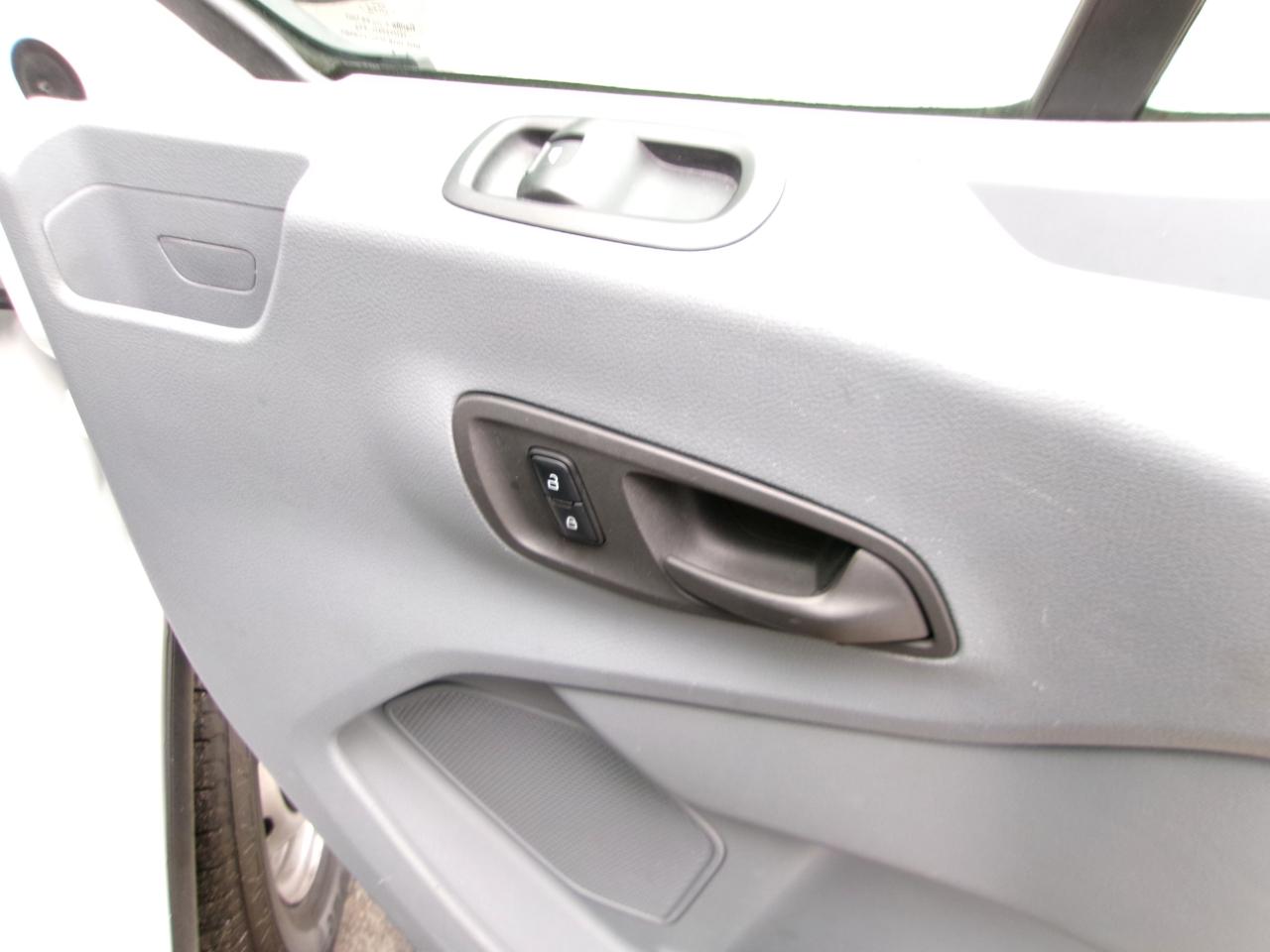 Ford Transit 350 Wagon Med. Roof XL w/Sliding Pass. 148-in. WB 2015