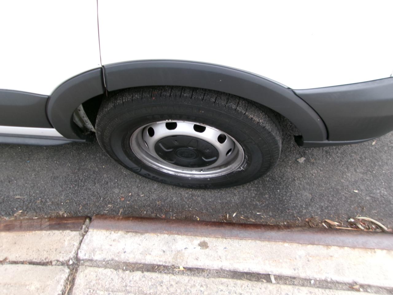 Ford Transit 350 Wagon Med. Roof XL w/Sliding Pass. 148-in. WB 2015