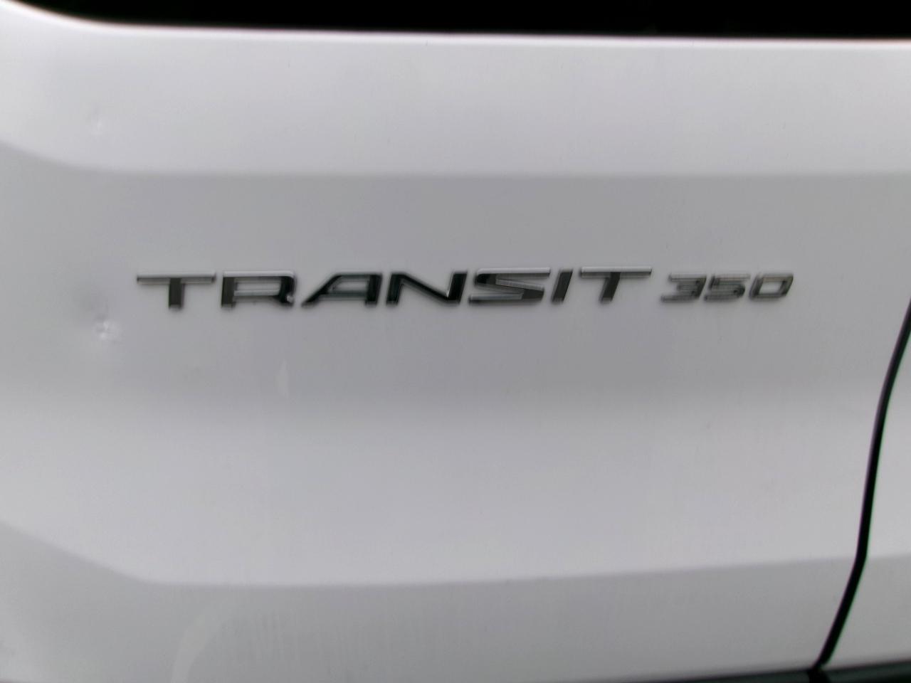 Ford Transit 350 Wagon Med. Roof XL w/Sliding Pass. 148-in. WB 2015