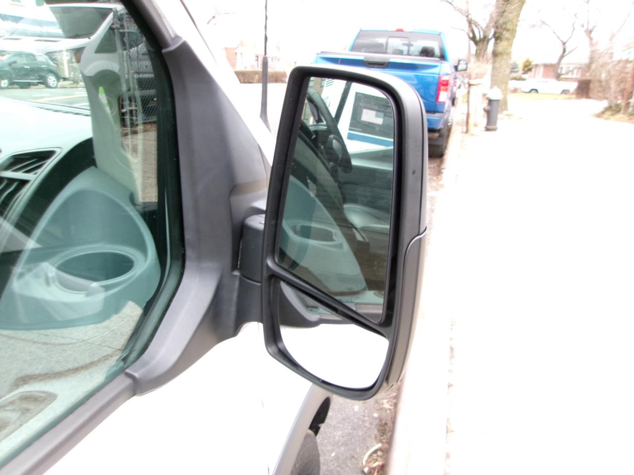 Ford Transit 350 Wagon Med. Roof XL w/Sliding Pass. 148-in. WB 2015