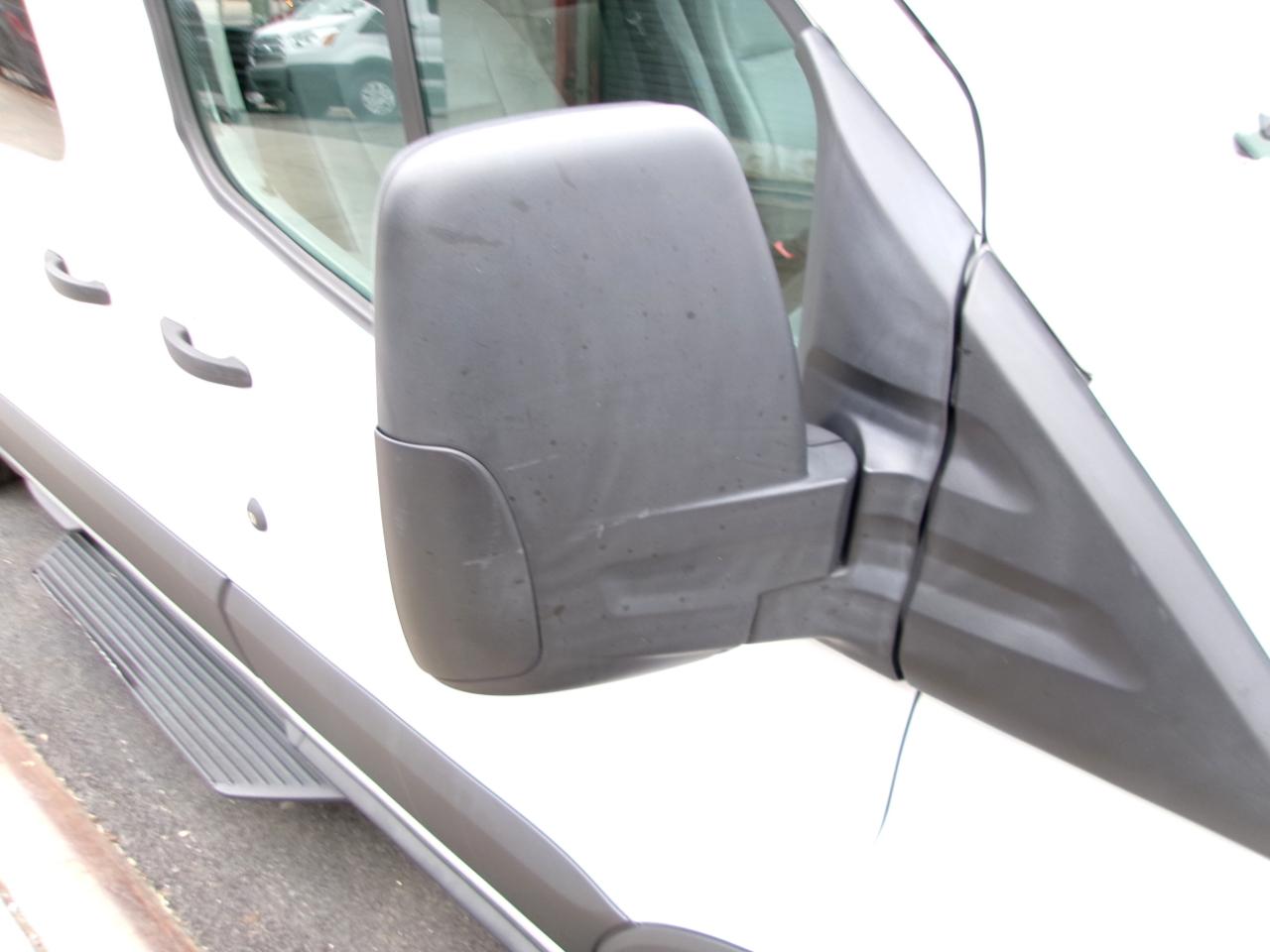 Ford Transit 350 Wagon Med. Roof XL w/Sliding Pass. 148-in. WB 2015