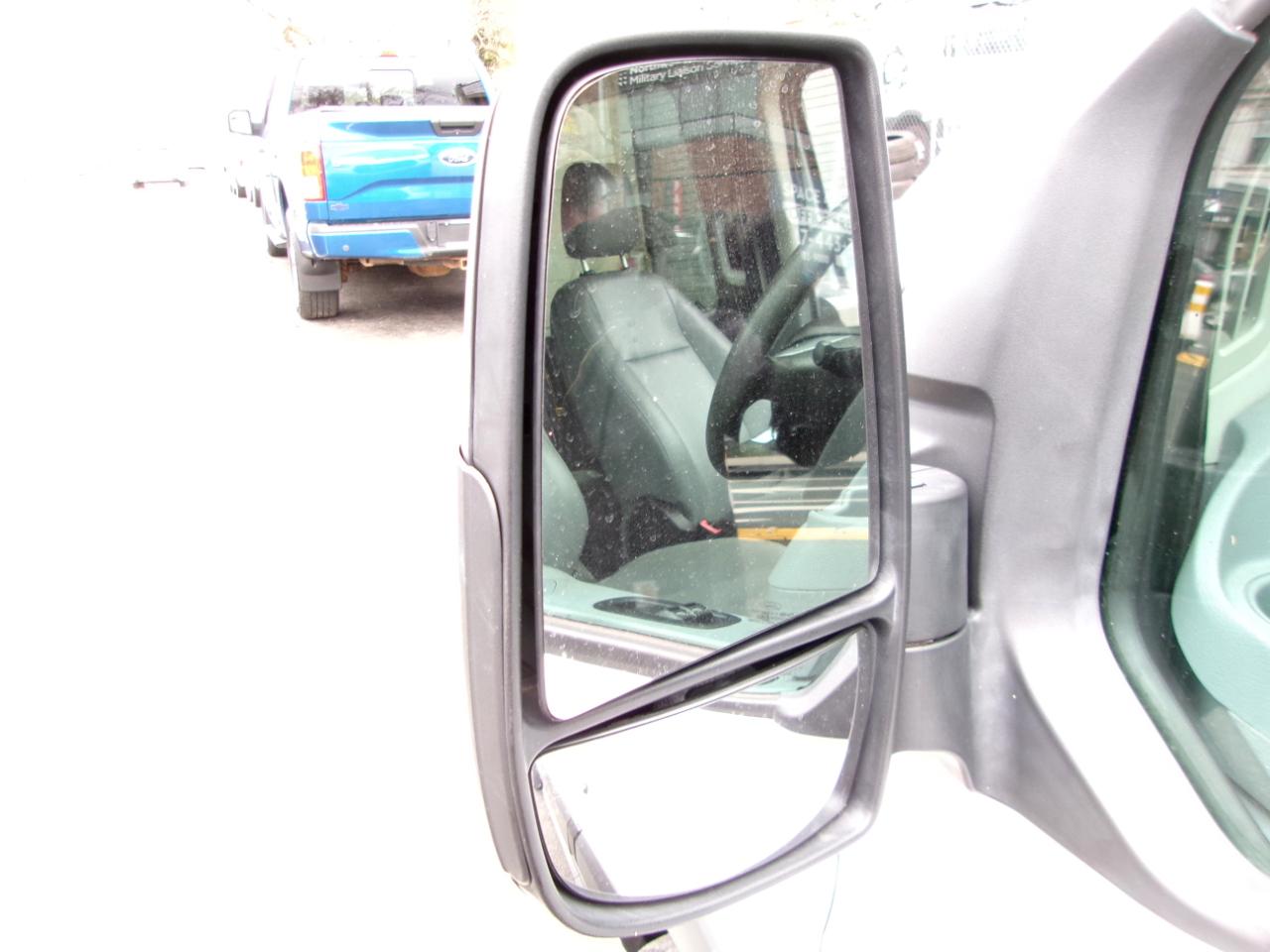 Ford Transit 350 Wagon Med. Roof XL w/Sliding Pass. 148-in. WB 2015