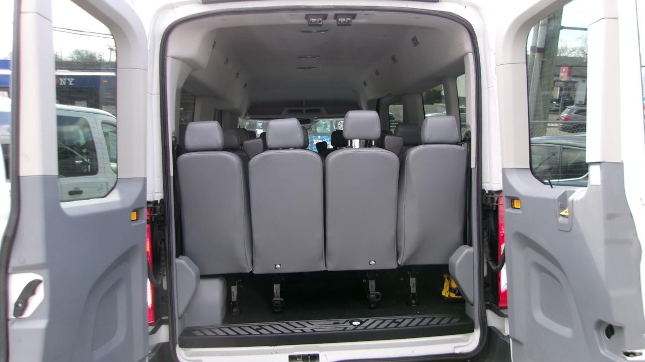 Ford Transit 350 Wagon Med. Roof XL w/Sliding Pass. 148-in. WB 2015