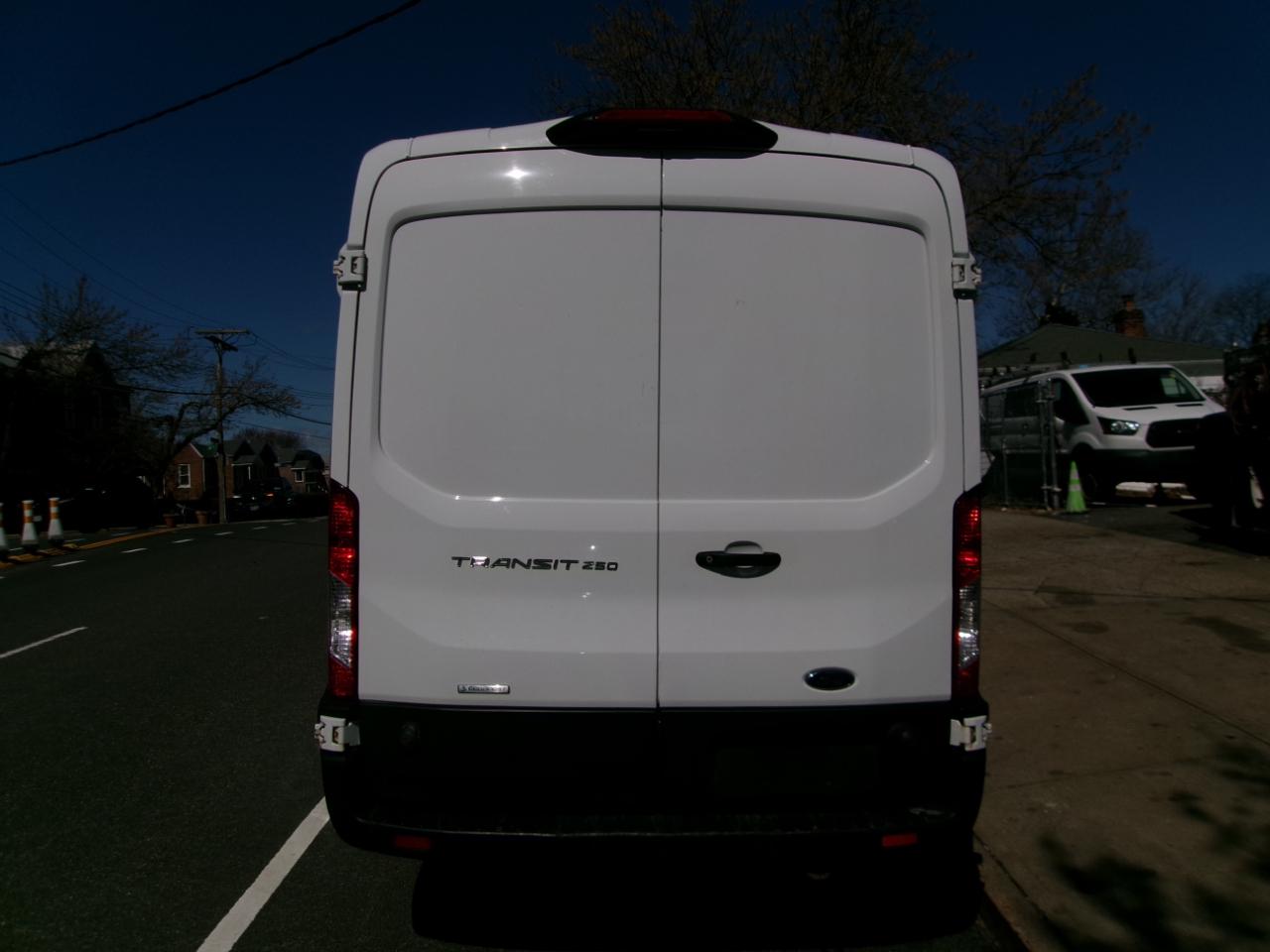 Ford Transit Van T-250 148" Med Rf 9000 GVWR Sliding RH Dr 2020