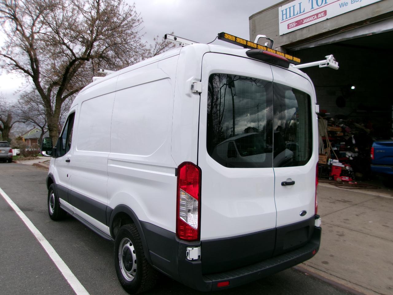 Ford Transit 250 Van Med. Roof w/Sliding Pass. 130-in. WB 2018