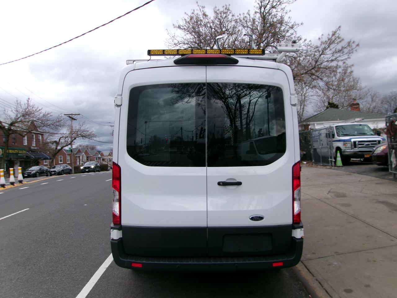 Ford Transit 250 Van Med. Roof w/Sliding Pass. 130-in. WB 2018