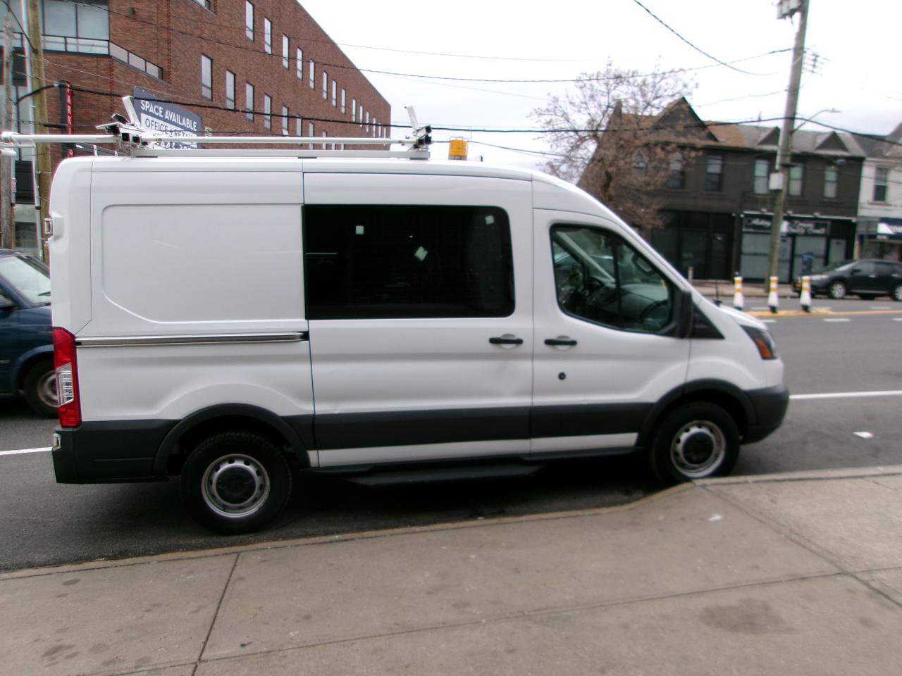 Ford Transit 250 Van Med. Roof w/Sliding Pass. 130-in. WB 2018