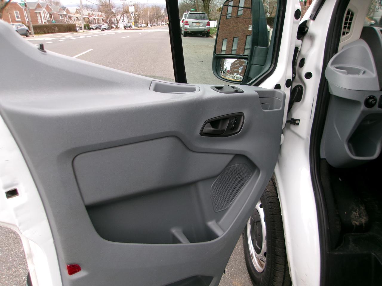 Ford Transit 250 Van Med. Roof w/Sliding Pass. 130-in. WB 2018