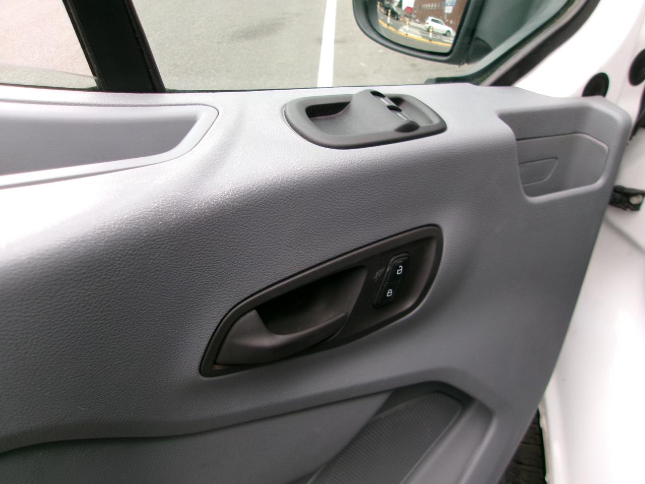 Ford Transit 250 Van Med. Roof w/Sliding Pass. 130-in. WB 2018