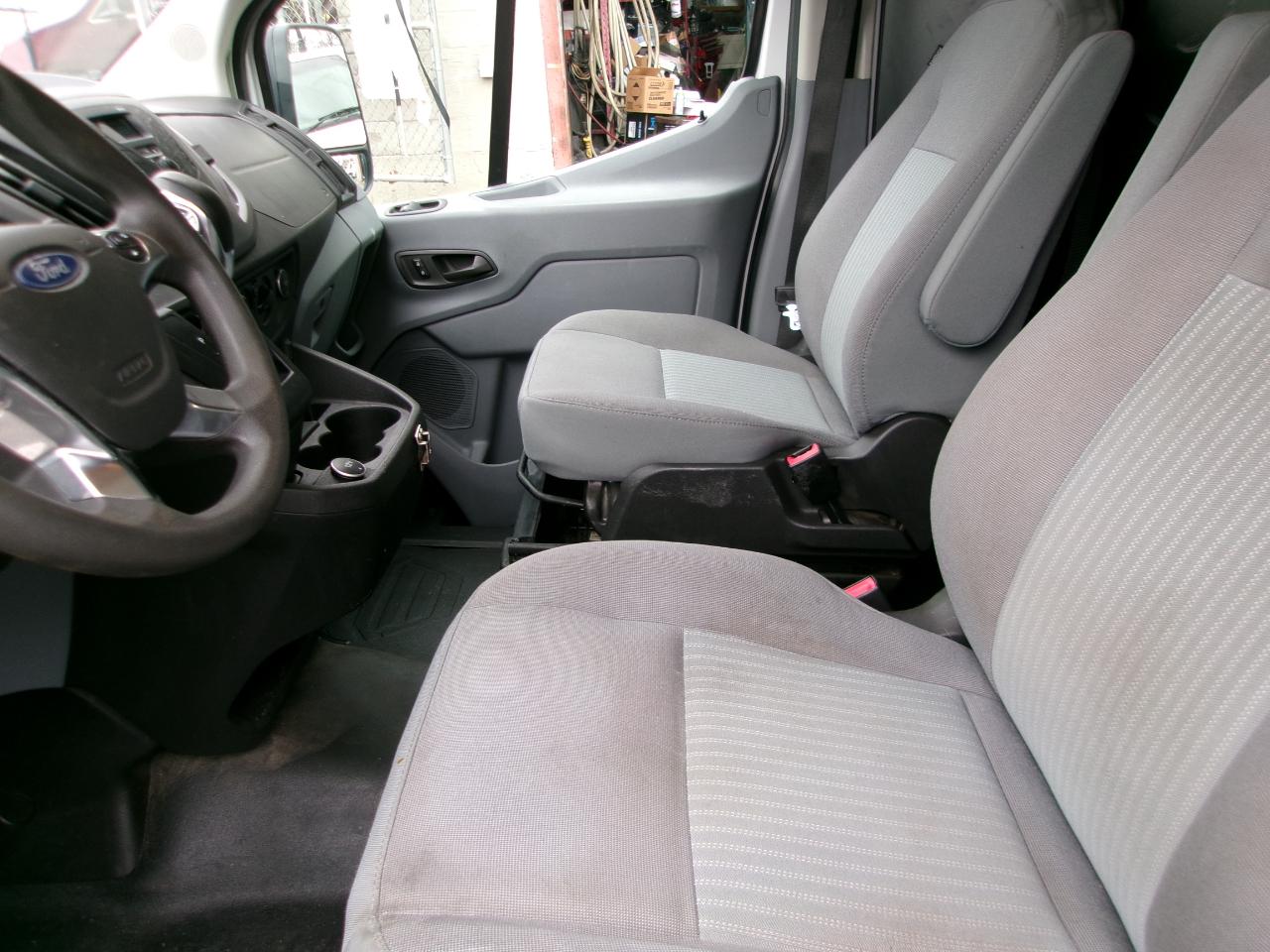 Ford Transit 250 Van Med. Roof w/Sliding Pass. 130-in. WB 2018