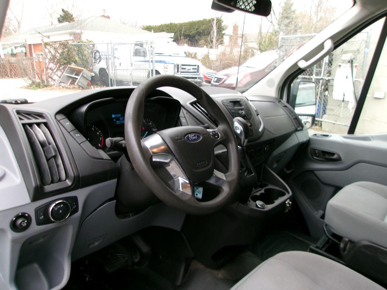 Ford Transit 250 Van Med. Roof w/Sliding Pass. 130-in. WB 2018