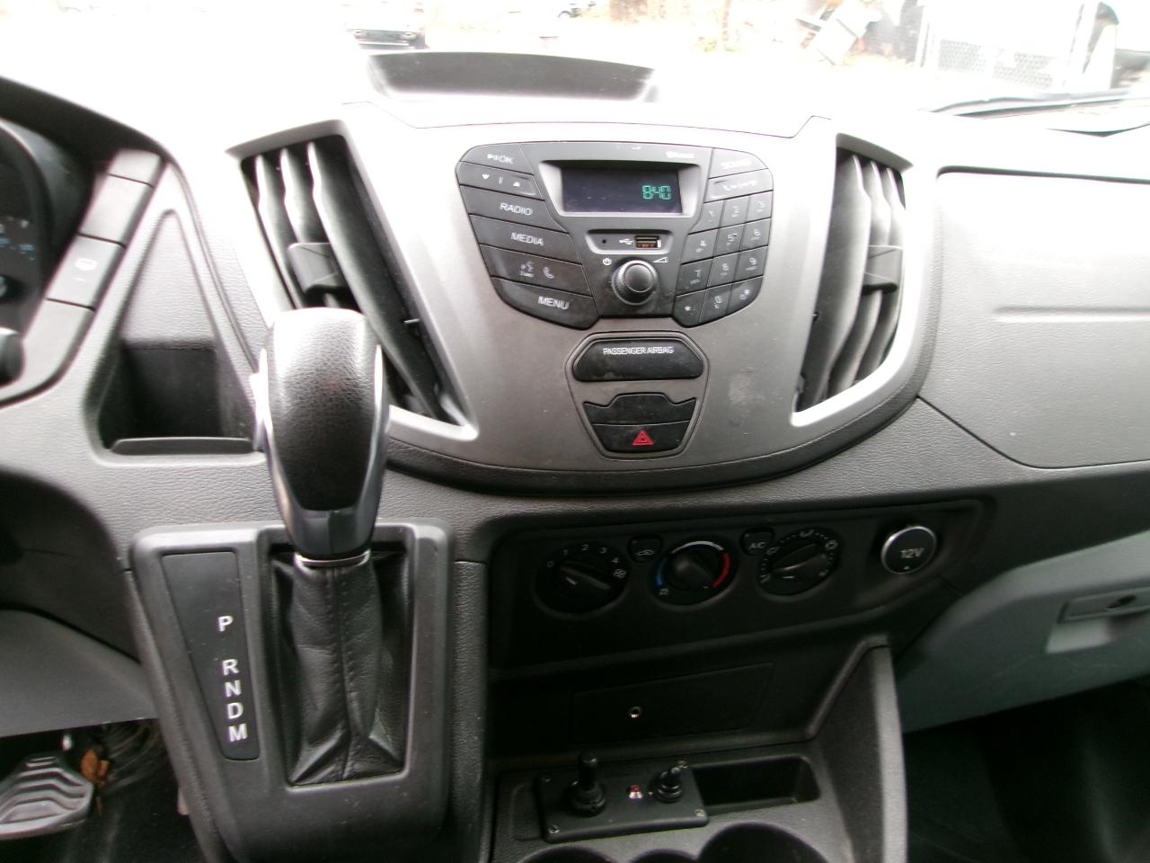 Ford Transit 250 Van Med. Roof w/Sliding Pass. 130-in. WB 2018