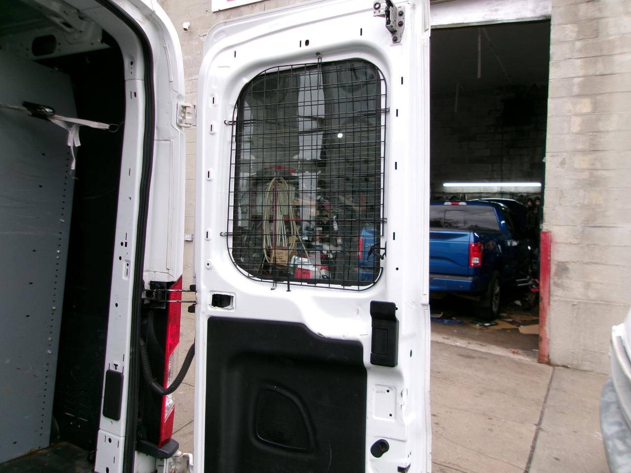 Ford Transit 250 Van Med. Roof w/Sliding Pass. 130-in. WB 2018