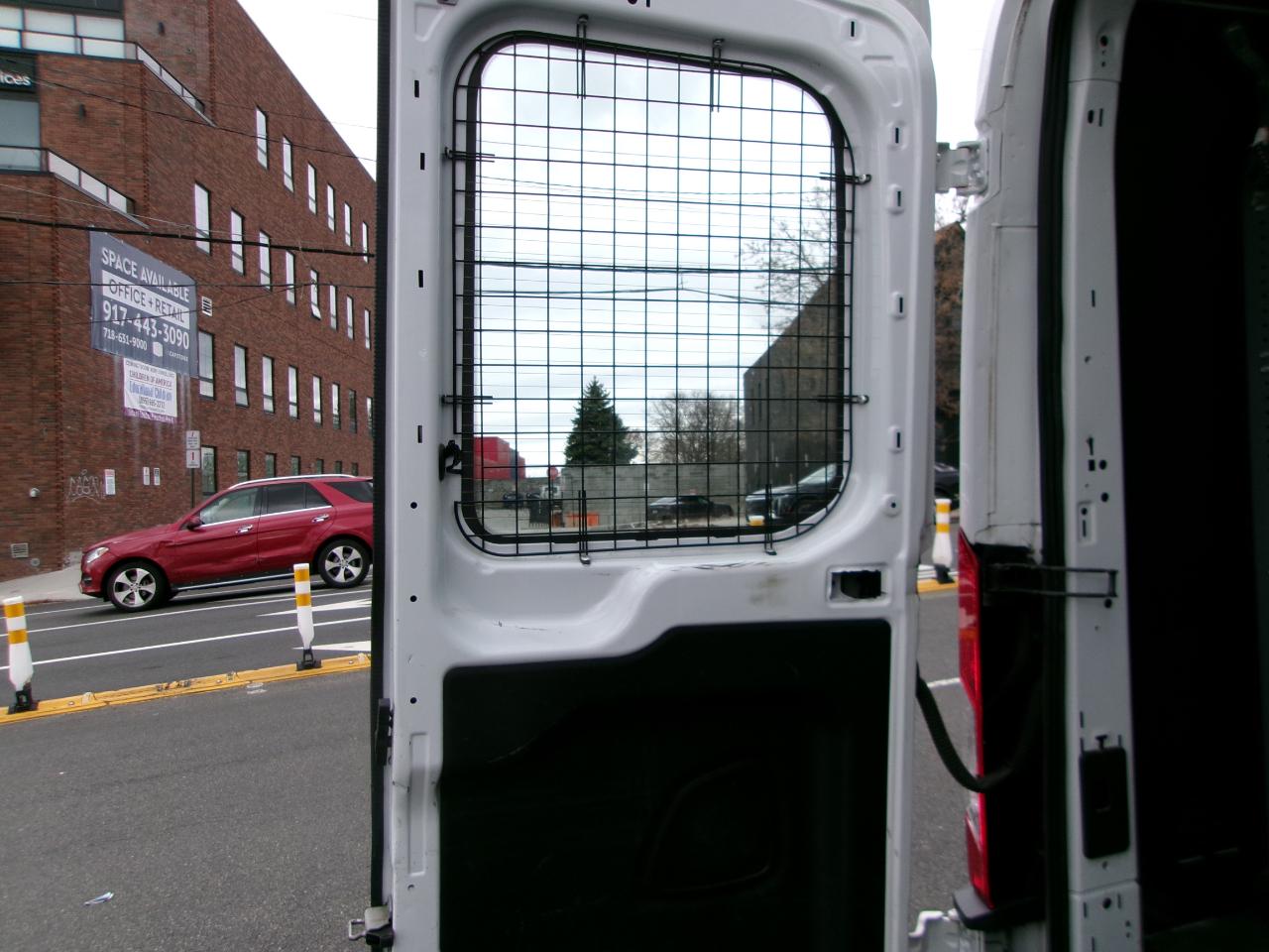 Ford Transit 250 Van Med. Roof w/Sliding Pass. 130-in. WB 2018