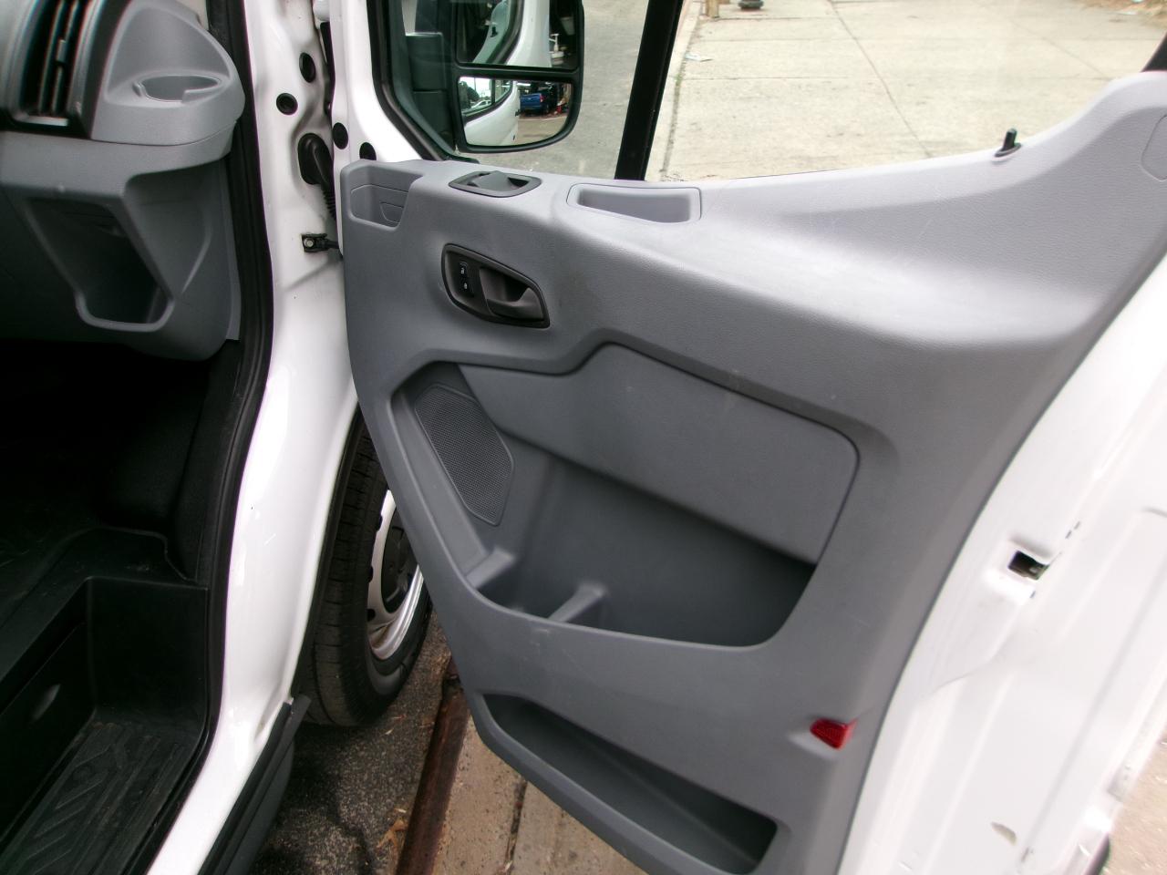 Ford Transit 250 Van Med. Roof w/Sliding Pass. 130-in. WB 2018