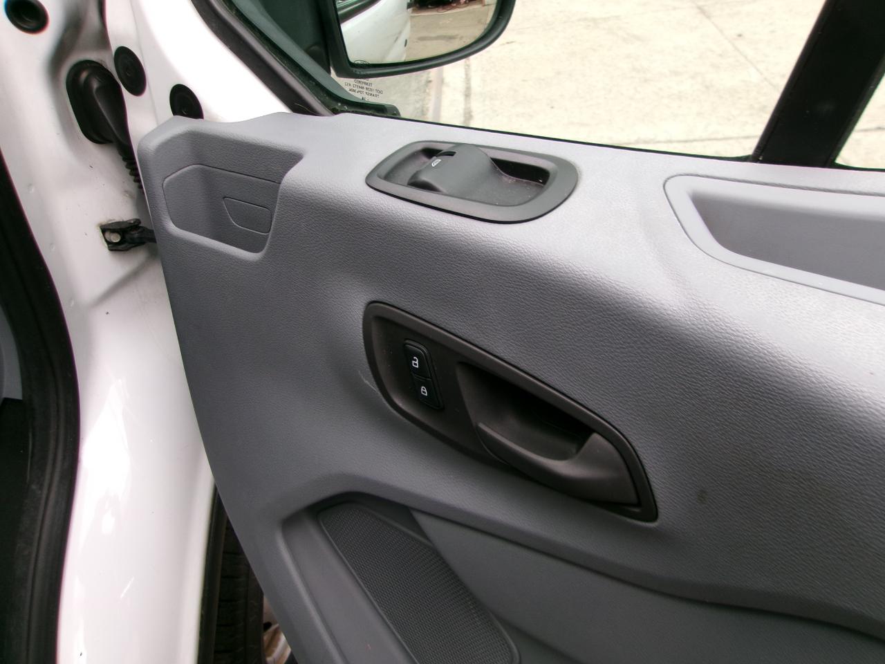 Ford Transit 250 Van Med. Roof w/Sliding Pass. 130-in. WB 2018