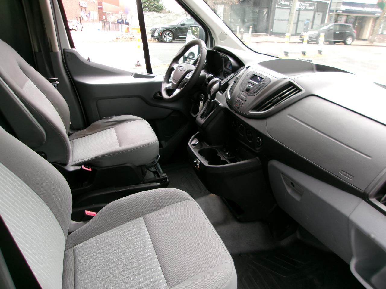 Ford Transit 250 Van Med. Roof w/Sliding Pass. 130-in. WB 2018