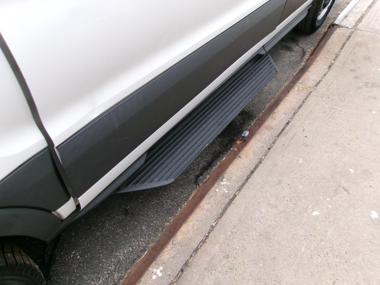 Ford Transit 250 Van Med. Roof w/Sliding Pass. 130-in. WB 2018