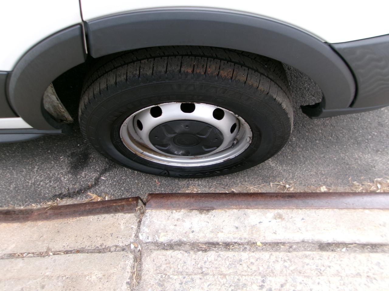 Ford Transit 250 Van Med. Roof w/Sliding Pass. 130-in. WB 2018