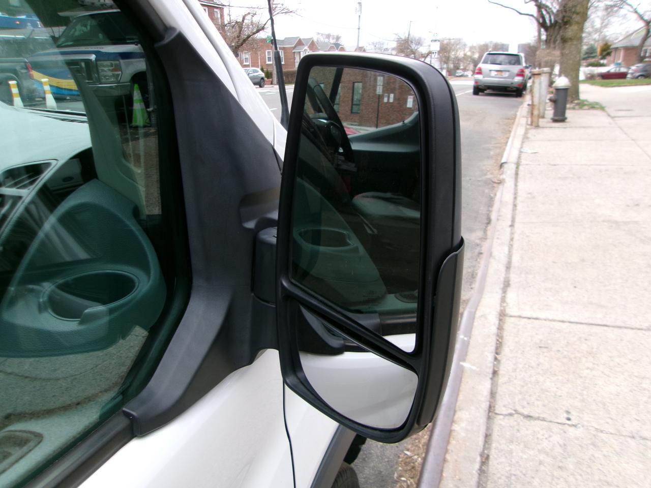 Ford Transit 250 Van Med. Roof w/Sliding Pass. 130-in. WB 2018