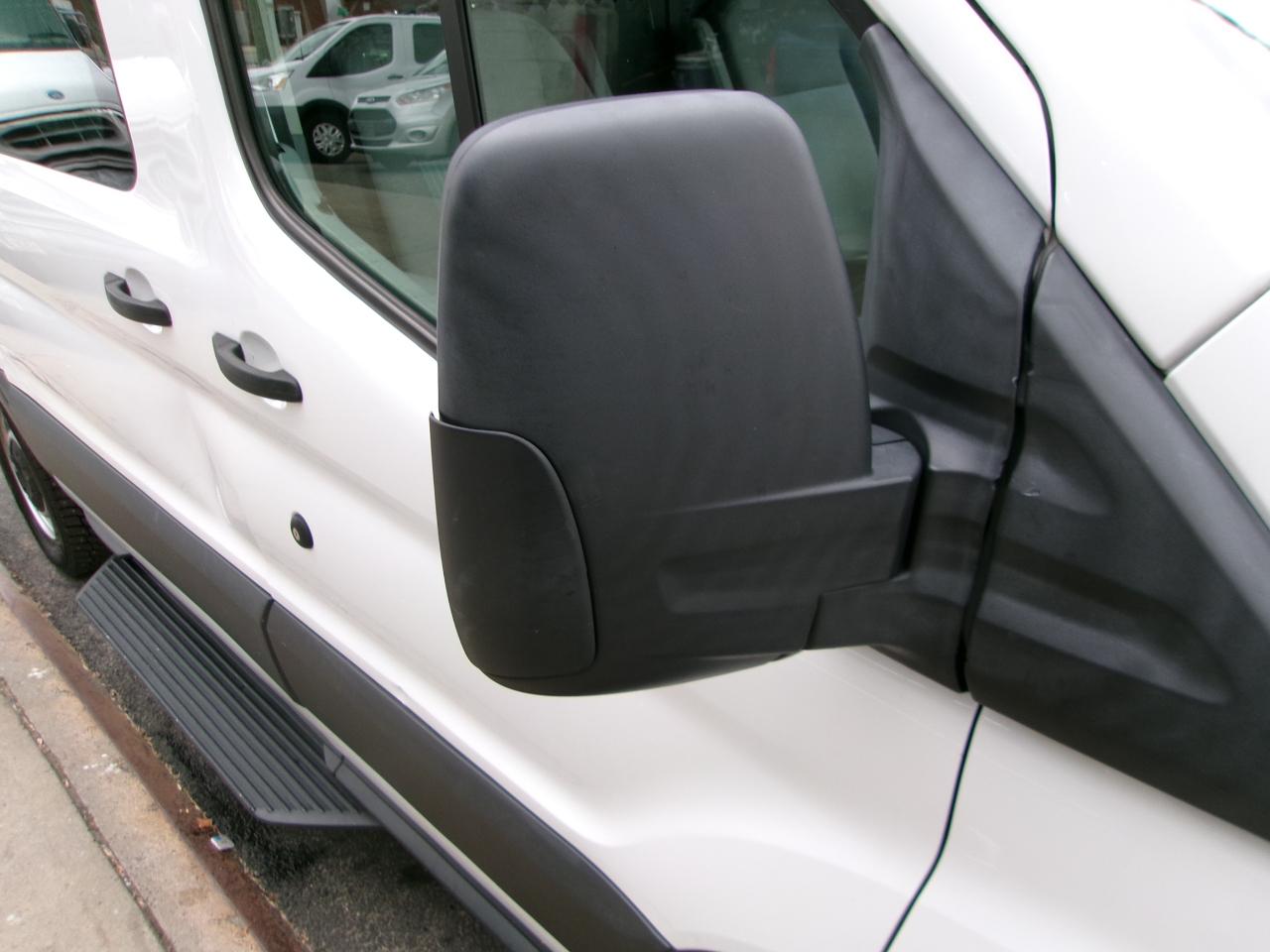 Ford Transit 250 Van Med. Roof w/Sliding Pass. 130-in. WB 2018