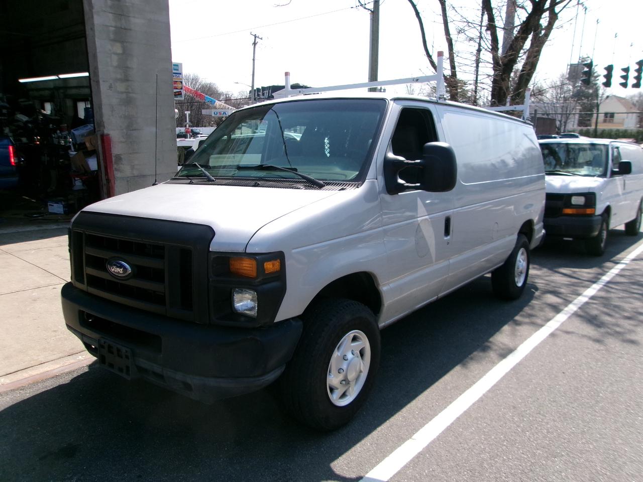 Ford Econoline E-350 Super Duty 2011