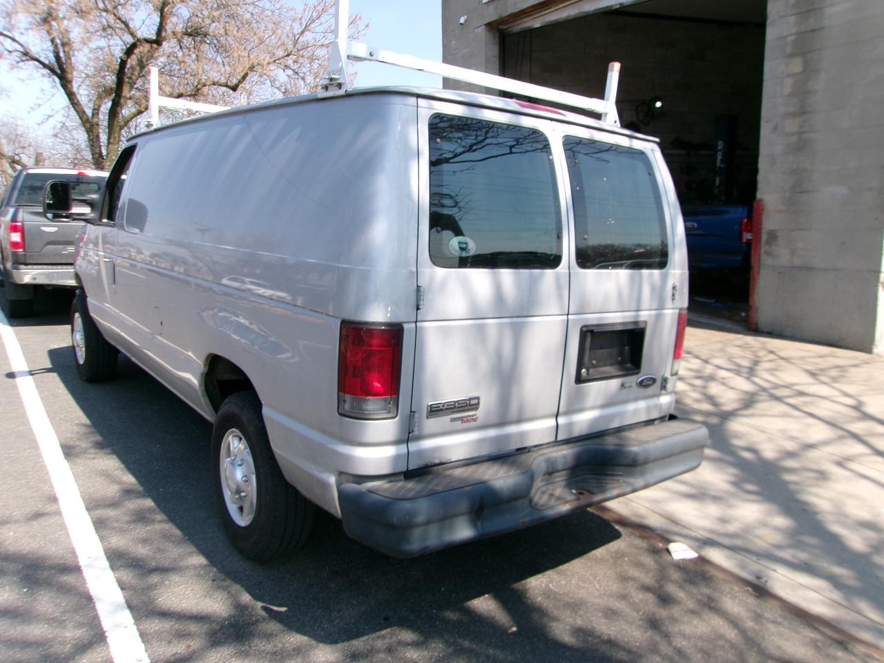 Ford Econoline E-350 Super Duty 2011