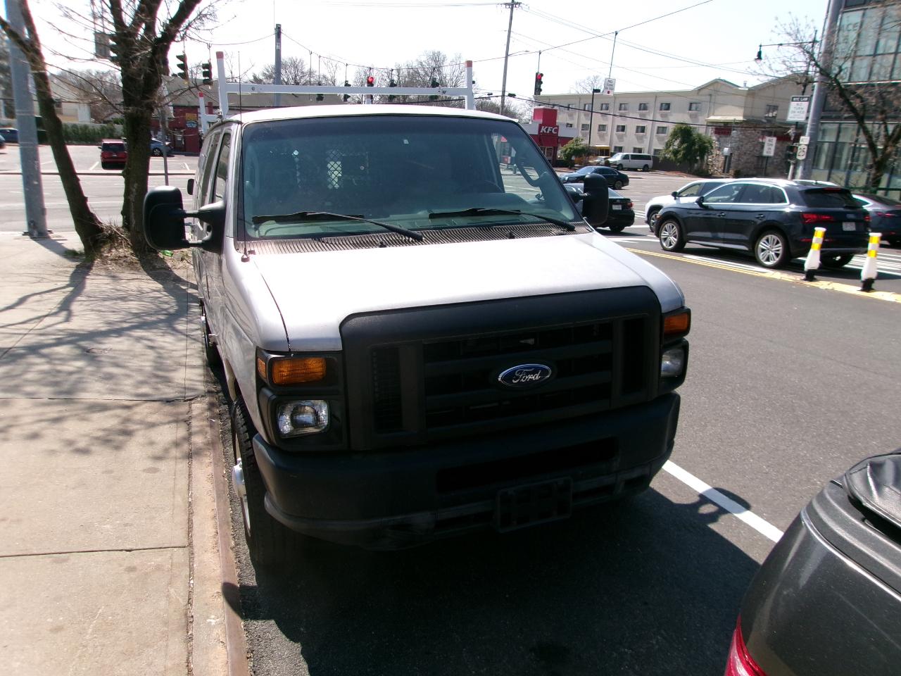 Ford Econoline E-350 Super Duty 2011