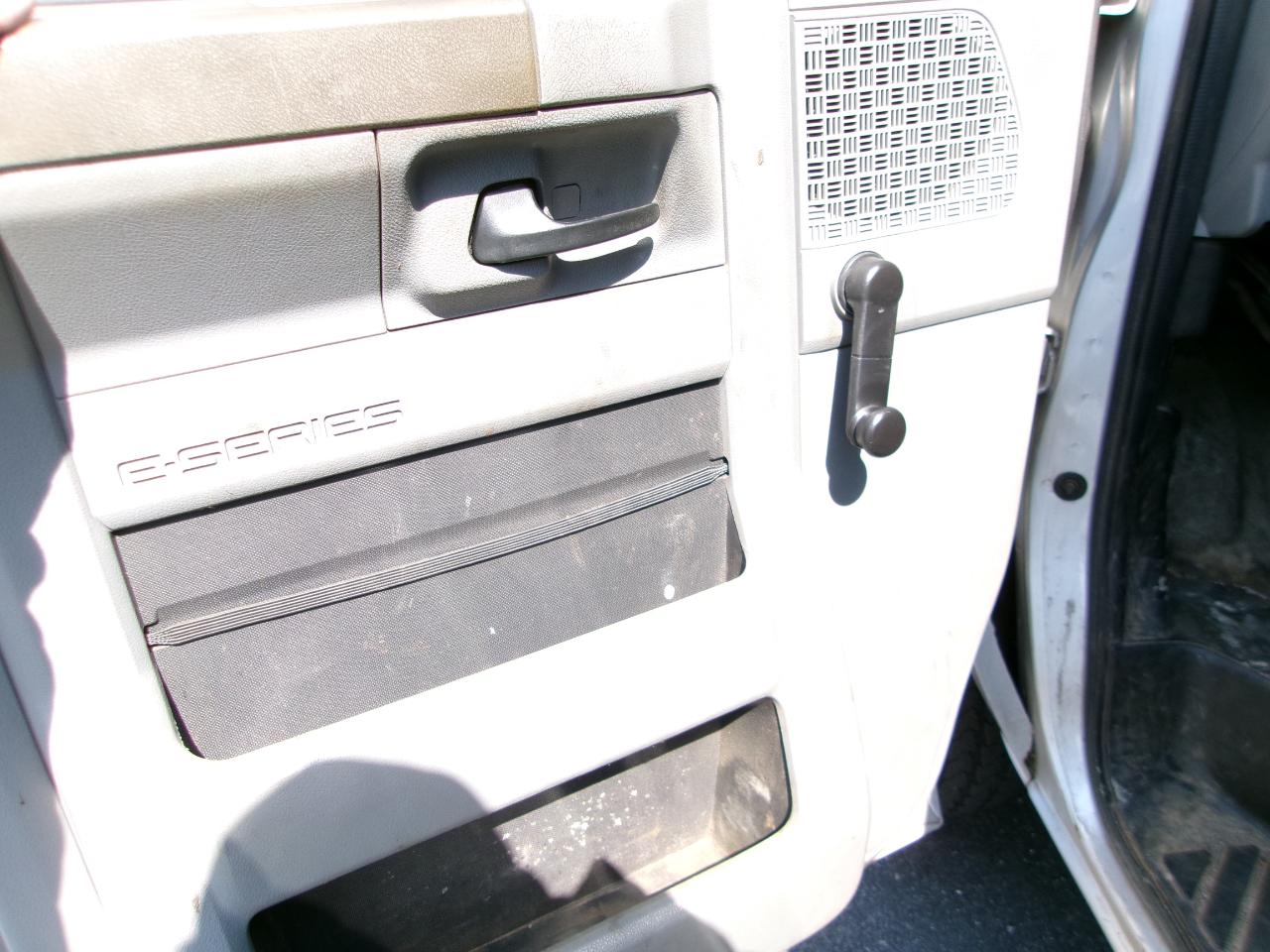 Ford Econoline E-350 Super Duty 2011