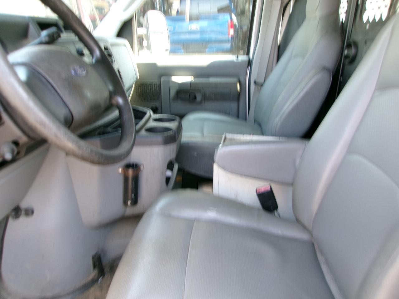 Ford Econoline E-350 Super Duty 2011