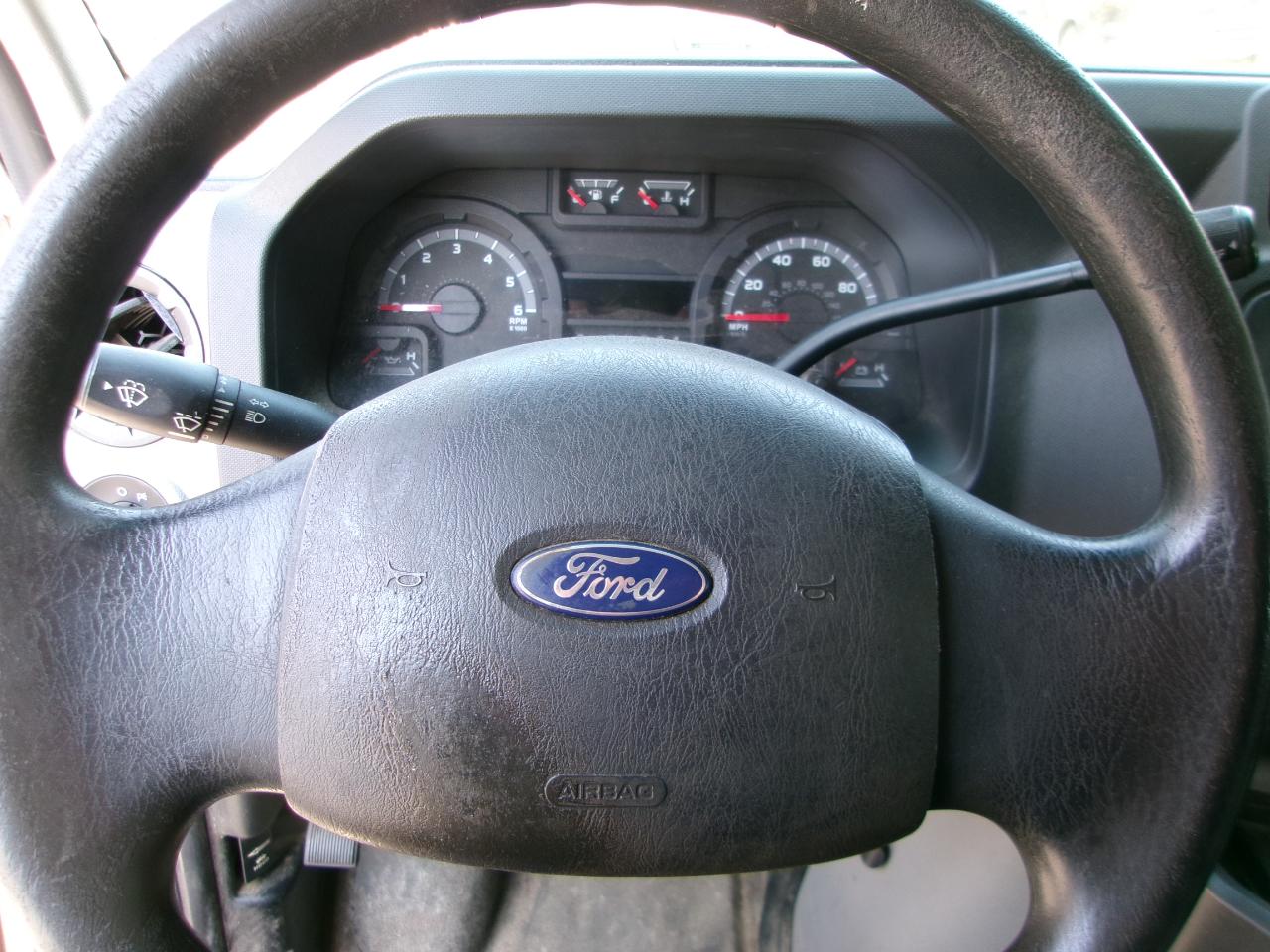 Ford Econoline E-350 Super Duty 2011