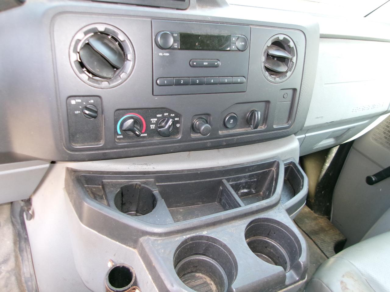 Ford Econoline E-350 Super Duty 2011