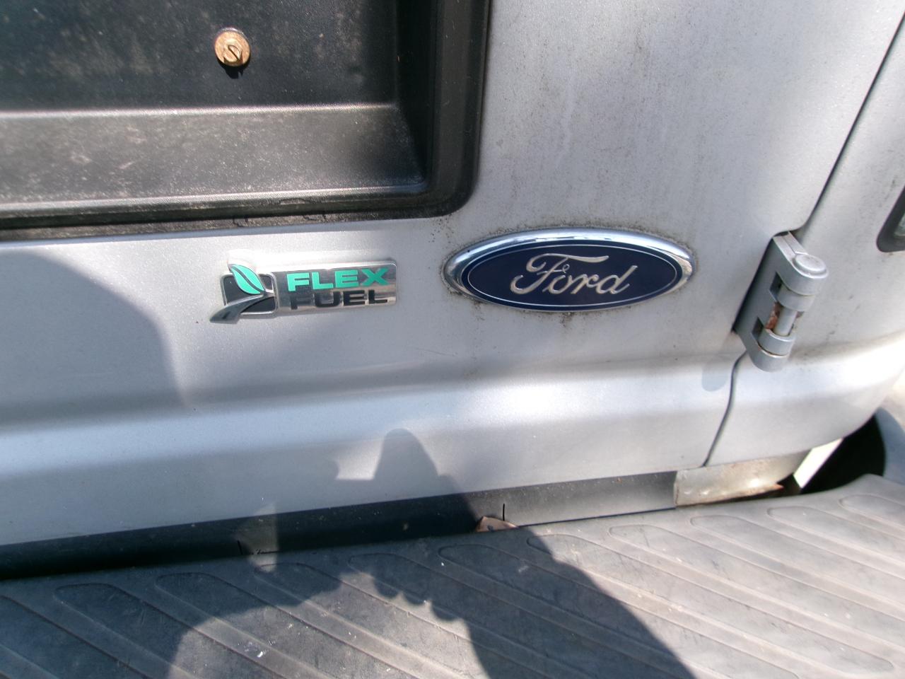 Ford Econoline E-350 Super Duty 2011