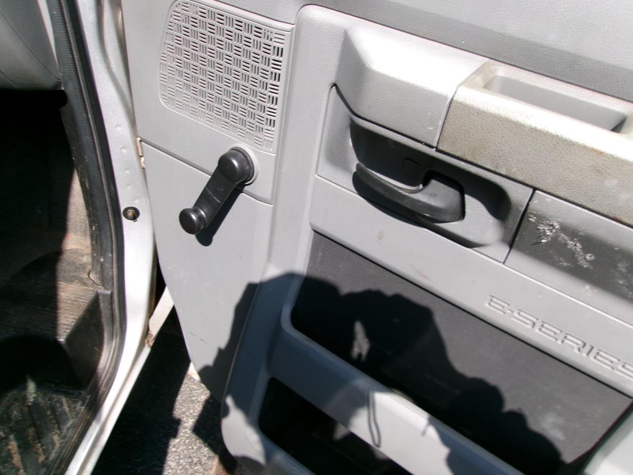 Ford Econoline E-350 Super Duty 2011