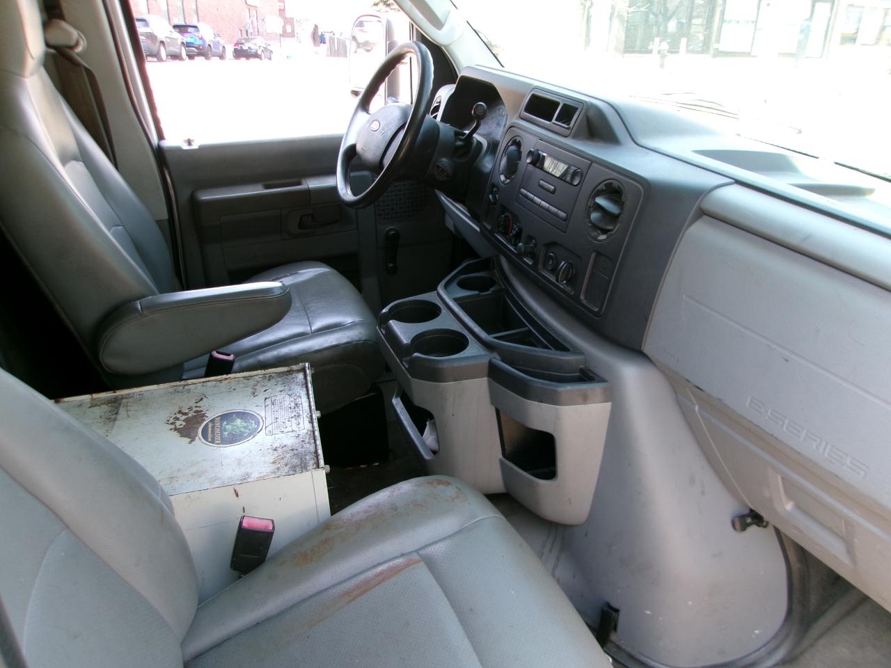 Ford Econoline E-350 Super Duty 2011