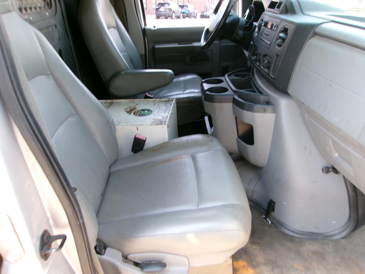 Ford Econoline E-350 Super Duty 2011