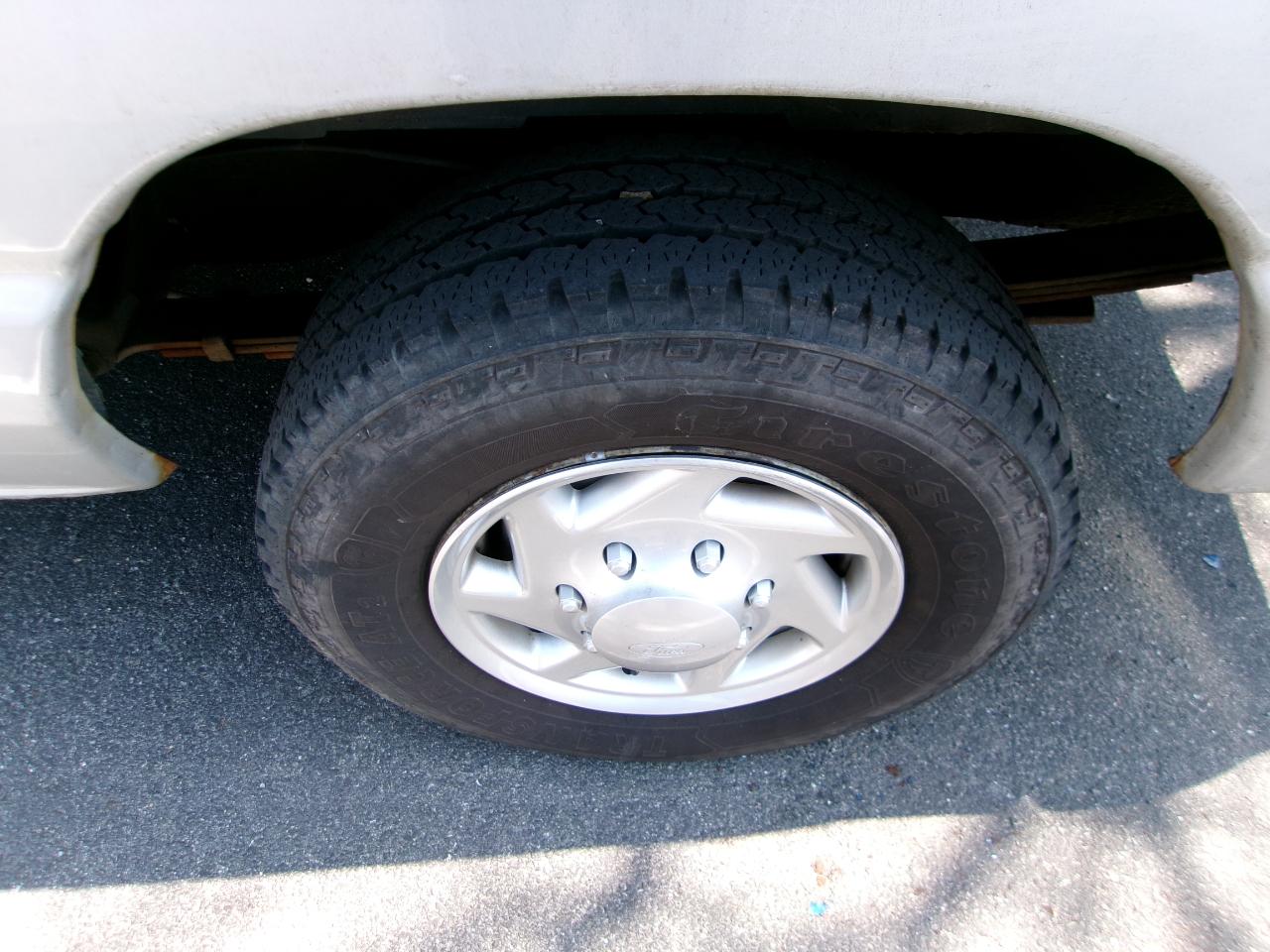 Ford Econoline E-350 Super Duty 2011