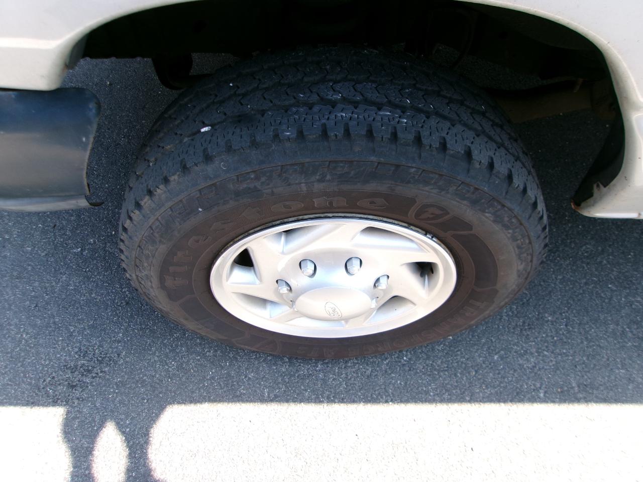 Ford Econoline E-350 Super Duty 2011