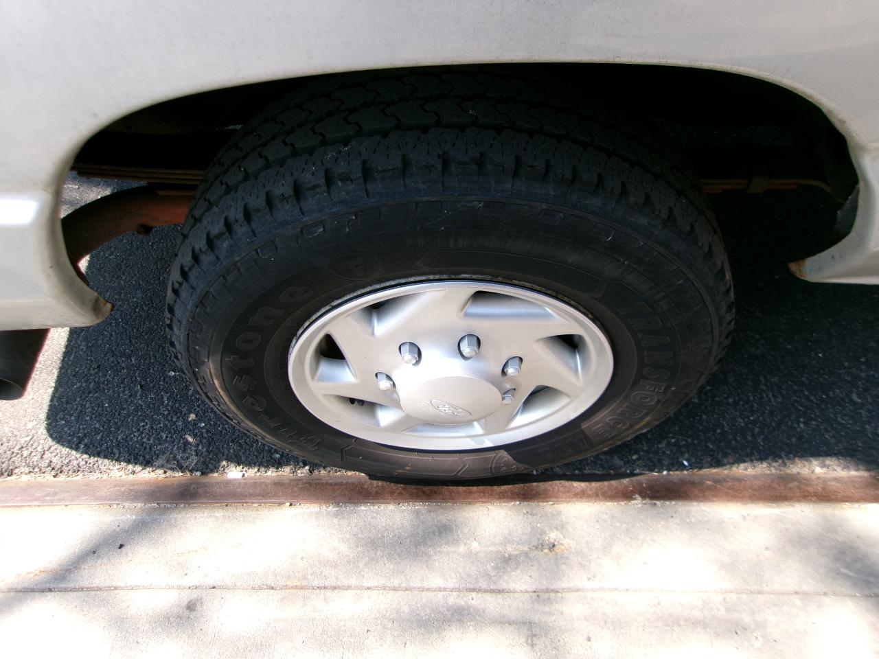 Ford Econoline E-350 Super Duty 2011