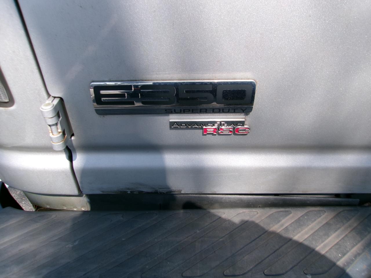 Ford Econoline E-350 Super Duty 2011