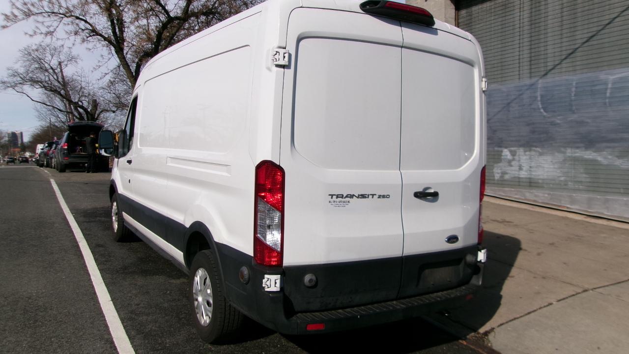 Ford Transit 250 Van Med. Roof w/Sliding Pass. 148-in. WB 2019
